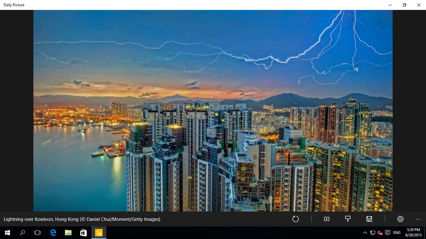 #1. Daily Picture (Windows) di: Duracellko.NET