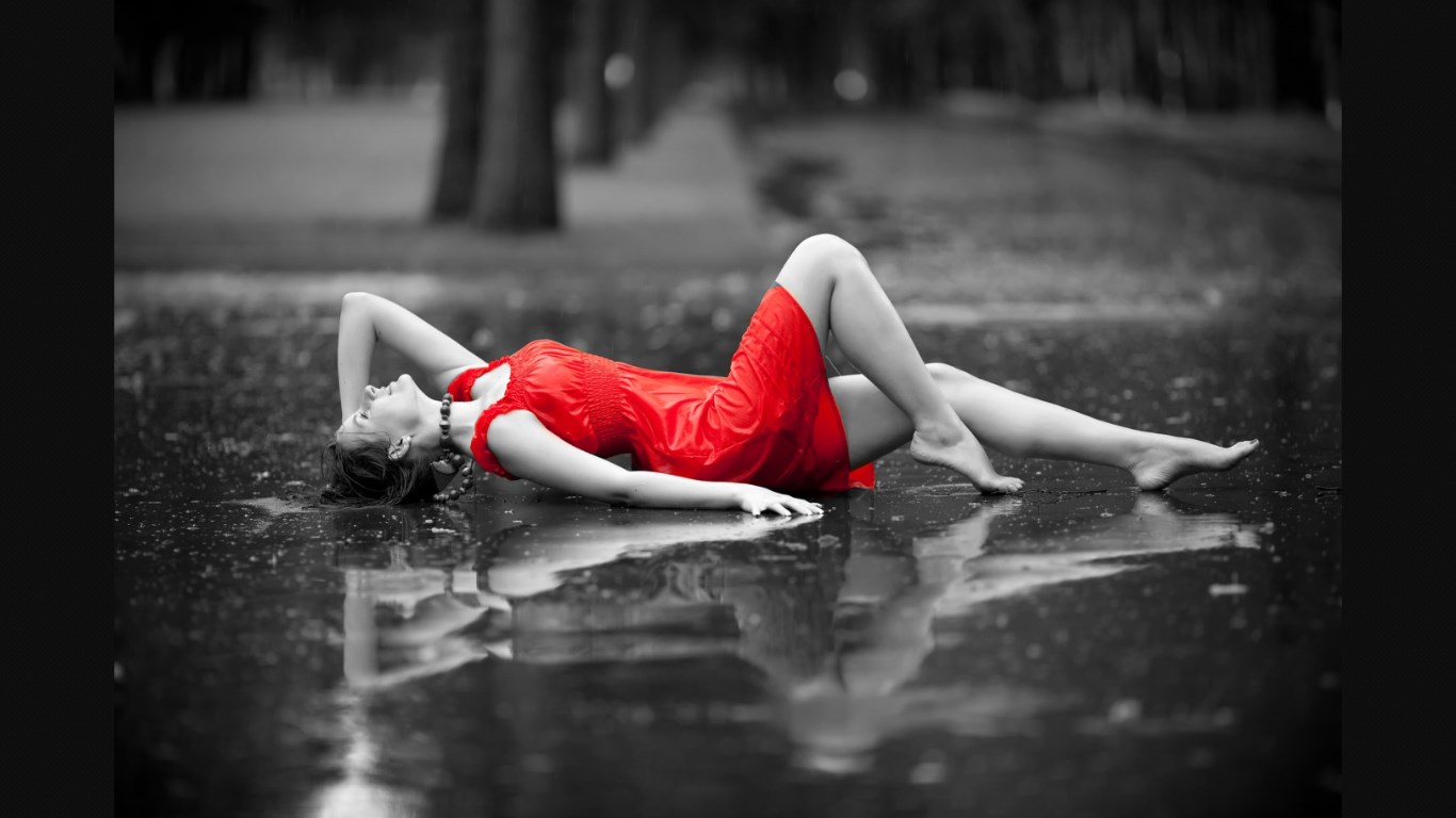 Девушка раскается. Девушка под дождем. Девушка в Красном. Девушка в платье под дождем. Девушка в Красном платье лежит.